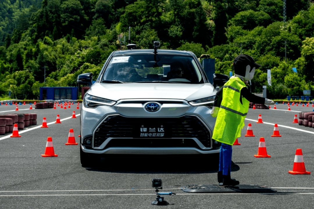14万级更超值的智能电混SUV(图5)